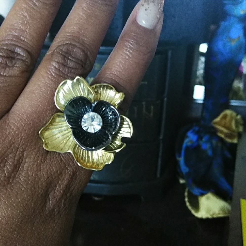 Stretch Flower Ring